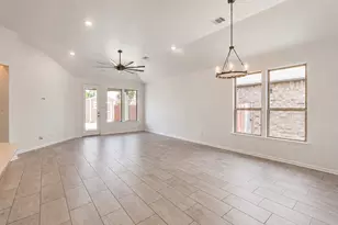 15515 Amber Manor Ln, Houston, TX 77044 - Photo 9