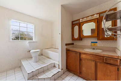 222 E Southland Avenue, Alvin, TX 77511 - Photo 23