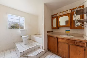 222 E Southland Ave, Alvin, TX 77511 - Photo 23