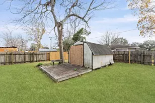 222 E Southland Ave, Alvin, TX 77511 - Photo 27