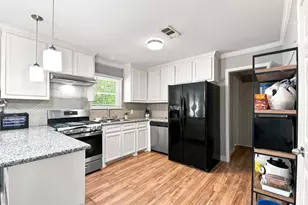 1835 S 3rd St, Conroe, TX 77301 - Photo 11