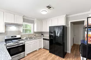 1835 S 3rd St, Conroe, TX 77301 - Photo 13