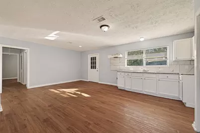 6058 Glenhurst Drive, Houston, TX 77033 - Photo 3