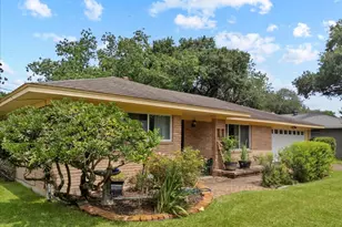 11518 Mullins Dr, Houston, TX 77035 - Photo 1