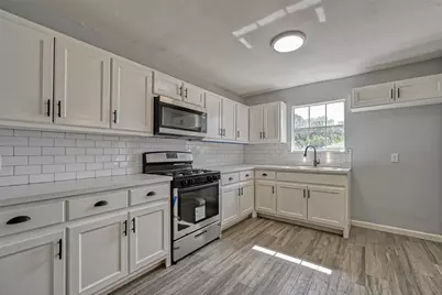 8623 Valley Forest Drive, Houston, TX 77078 - Photo 15