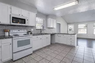 16210 Cypress Point Dr, Cypress, TX 77429 - Photo 3