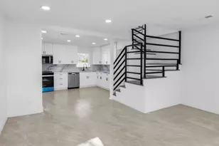 2410 E Bayshore Dr, Dickinson, TX 77539 - Photo 7