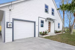 2410 E Bayshore Dr, Dickinson, TX 77539 - Photo 3