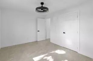 2410 E Bayshore Dr, Dickinson, TX 77539 - Photo 11