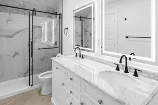 2410 E Bayshore Dr, Dickinson, TX 77539 - Photo 21