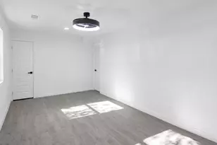 2410 E Bayshore Dr, Dickinson, TX 77539 - Photo 19