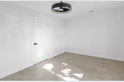 2410 E Bayshore Drive, Dickinson, TX 77539 - Photo 13