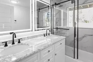 2410 E Bayshore Dr, Dickinson, TX 77539 - Photo 13