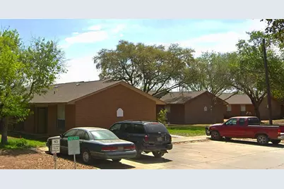 606 E Kennedy Ave, Sabinal, TX 78881 - Photo 5