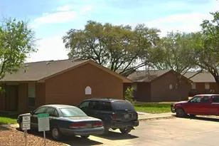 606 E Kennedy Ave, Sabinal, TX 78881 - Photo 5