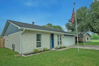 10 Wagon Lane Loop, Angleton, TX 77515 - Photo 1
