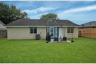 10 Wagon Lane Loop, Angleton, TX 77515 - Photo 15