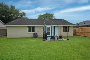 10 Wagon Ln Loop, Angleton, TX 77515 - Photo 15