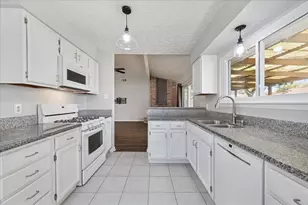 439 Reseda Dr, Houston, TX 77598 - Photo 9