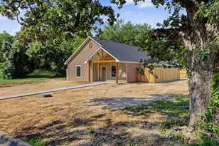509 Milam St, Hearne, TX 77859 - Photo 1