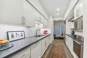 10 S Briar Hollow Ln, Houston, TX 77027 - Photo 9