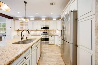 11 Alden Glen Court, The Woodlands, TX 77382 - Photo 11