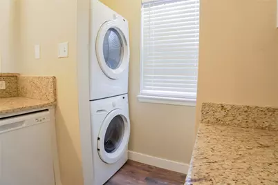 2401 Sycamore #B2, Huntsville, TX 77340 - Photo 9