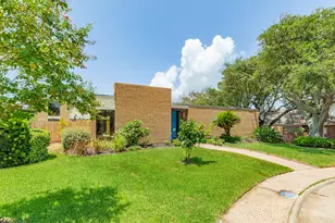 47 Colony Park Cir, Galveston, TX 77551 - Photo 3