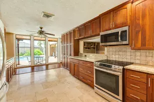 47 Colony Park Cir, Galveston, TX 77551 - Photo 21