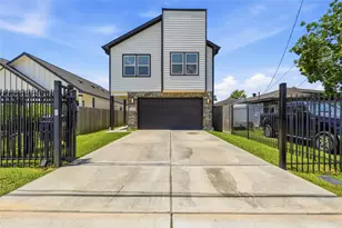 8419 Observatory St, Houston, TX 77088 - Photo 1