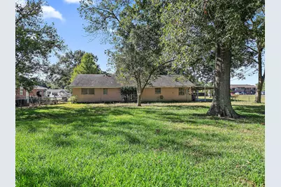 407 Lazy Lane, Anahuac, TX 77514 - Photo 31