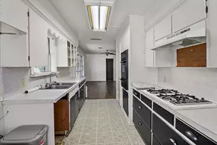 407 Lazy Ln, Anahuac, TX 77514 - Photo 13