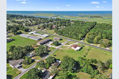 407 Lazy Lane, Anahuac, TX 77514 - Photo 29