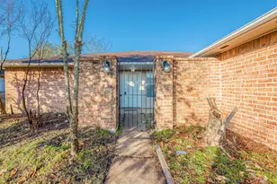 3806 Embarcadero Dr, Houston, TX 77082 - Photo 3