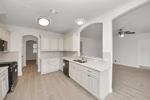 7925 Diamond Oak Dr, Texas City, TX 77591 - Photo 9