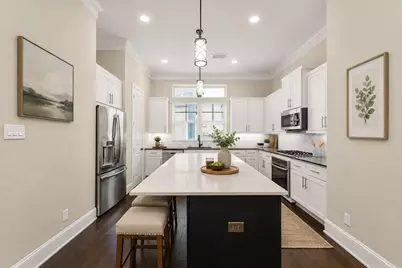 734 N Shepherd Drive, Houston, TX 77007 - Photo 1
