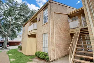 10211 Sugar Branch Dr, Houston, TX 77036 - Photo 11