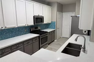 319 Brandy Ridge Ln, Dickinson, TX 77539 - Photo 3