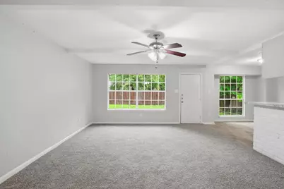 6814 Indian Falls Drive, Houston, TX 77489 - Photo 9