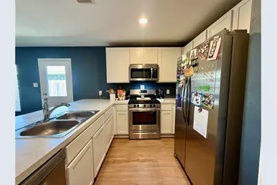 216 Bennett Loop, Angleton, TX 77515 - Photo 5