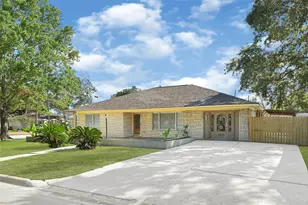 101 Live Oak St, Baytown, TX 77520 - Photo 3