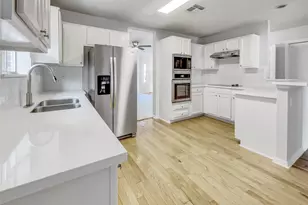 3229 Continental Dr, Missouri City, TX 77459 - Photo 9
