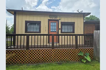 1028 Baker Avenue, Bacliff, TX 77518 - Photo 1