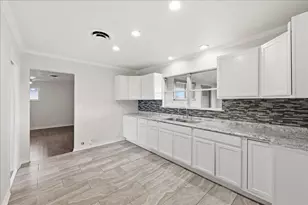 1520 Longhorn Ave, Orange, TX 77630 - Photo 7