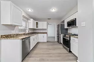 10810 Meadow Walk Ln, Houston, TX 77067 - Photo 7
