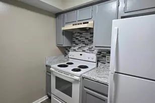 1329 Windsor St, Huntsville, TX 77340 - Photo 3