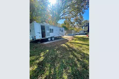 728 Shanks, Clute, TX 77531 - Photo 9