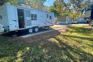 728 Shanks, Clute, TX 77531 - Photo 9