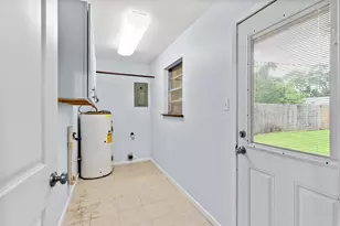 416 E Myrtle St, Angleton, TX 77515 - Photo 17
