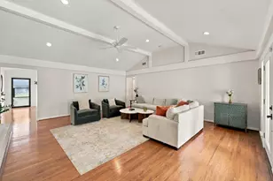 11307 Valley Spring Dr, Houston, TX 77043 - Photo 19
